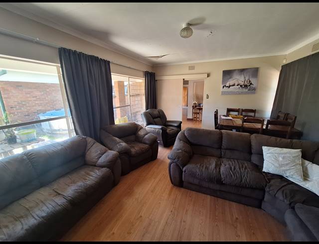 3 BEDROOM HOUSE FOR SALE IN VANDERBIJLPARK SE 2